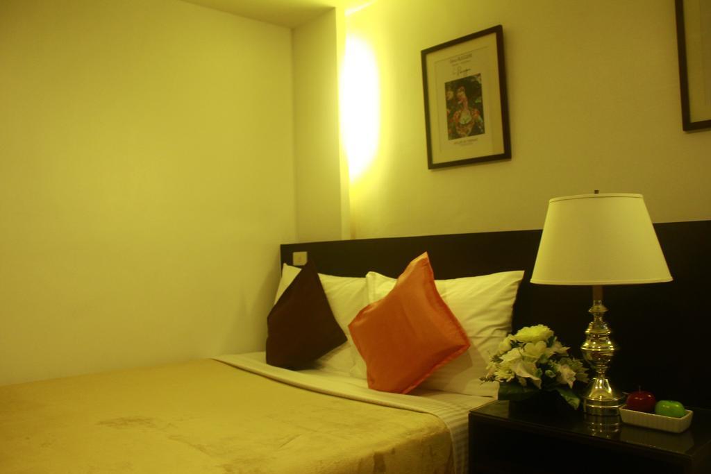 Gervasia Hotel Makati Манила Стая снимка